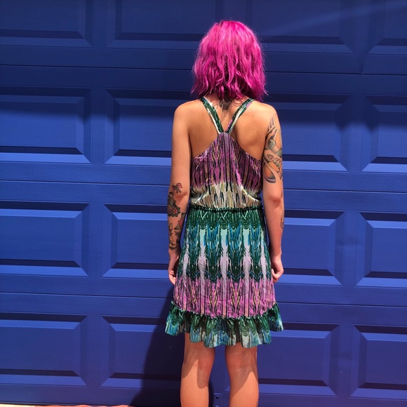 Gorgeous ruffle dress - Picture 3 of 8